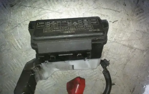 Nissan Almera Tino Fuse box set