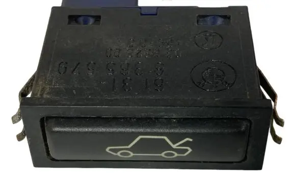BMW 5 E39 Tailgate opening switch 8365579 61318365579