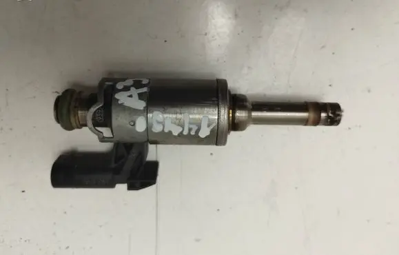 Audi Q3 8U Fuel injector 0261500248