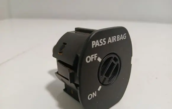 Land Rover Range Rover L322 Passenger airbag on/off switch YWL500060PUY
