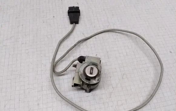 Audi 100 200 5000 C3 Front door lock (next to the handle) 