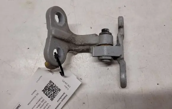 Volvo V50 Front door upper hinge