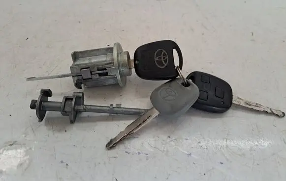 Toyota Avensis T250 Steering wheel lock 8907305070