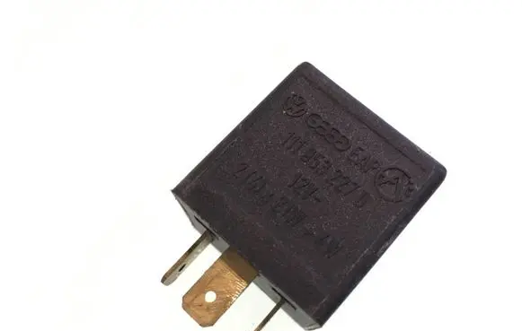 Volkswagen Golf III Other relay 111953227D