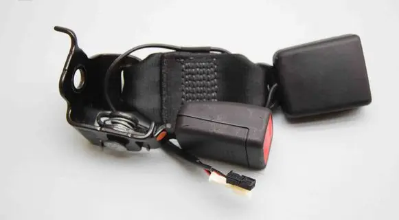 Middle seatbelt buckle (rear)