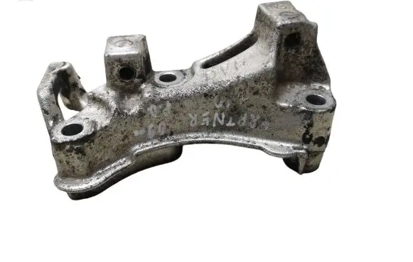 Citroen Berlingo Engine mounting bracket 9681861680