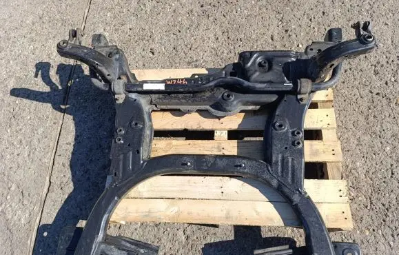 Mercedes-Benz A W176 Front axle beam 