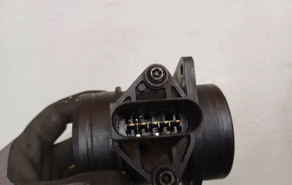 Volkswagen Golf V Mass air flow meter 038906461B 0281002531