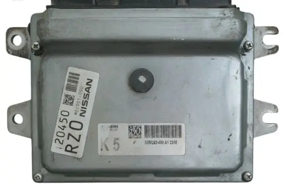 Nissan Qashqai Engine control unit/module ECU HITACHI MEC951090 BEM262400