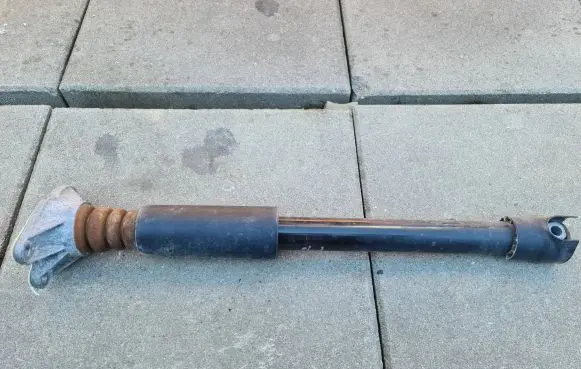 BMW 2 F46 Rear shock absorber/damper 6870081