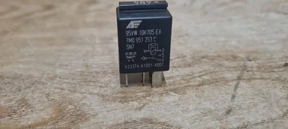 Volkswagen Golf IV Other relay 7M0951253C