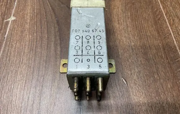 Mercedes-Benz E W124 Other relay 0005406745