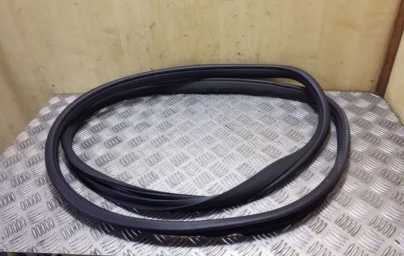 Mercedes-Benz ML W164 Front door rubber seal A1646900076