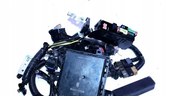 Nissan Pulsar Fuse module 284B73ZL0A