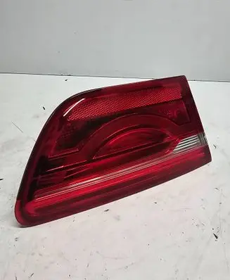 Tailgate rear/tail lights