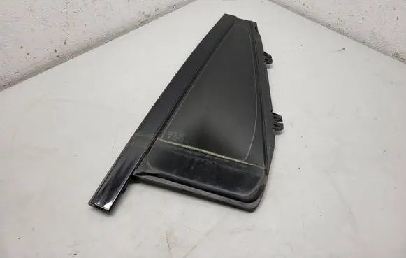 Volvo XC90 Rear vent window glass 1226189