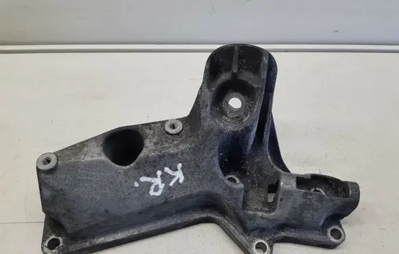 BMW 5 E60 E61 Engine mounting bracket 6763217
