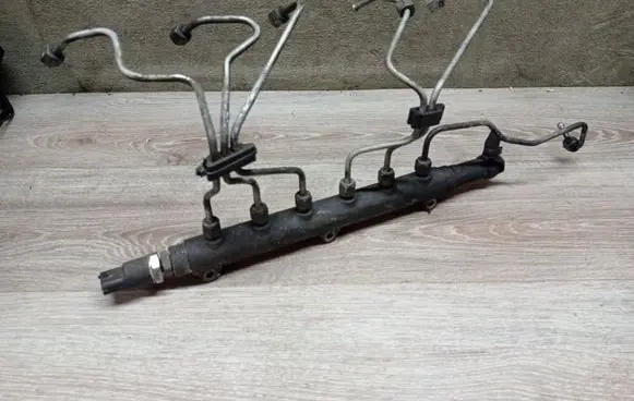 Volvo S60 Fuel main line pipe 0445215010 8658252