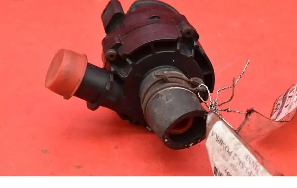 Volkswagen PASSAT CC Water pump 5G0965567