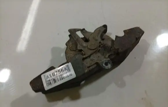 Toyota Corolla E120 E130 Engine bonnet/hood lock/catch 