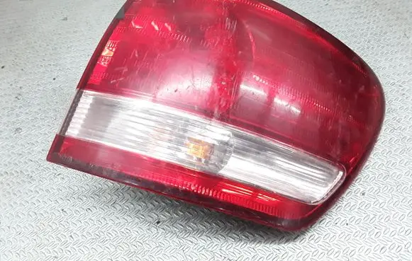Toyota Avensis Verso Rear/tail lights E137652