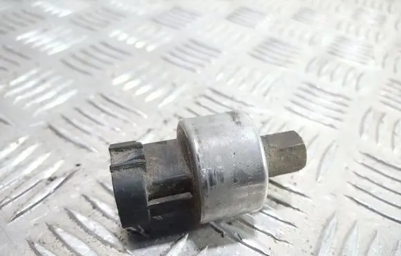Opel Vectra B Air conditioning (A/C) pressure sensor 90506752