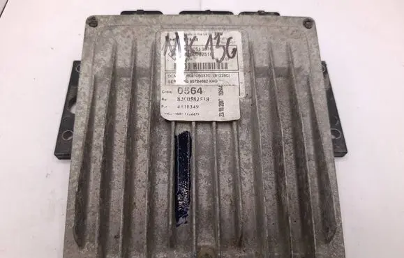 Renault Clio IV Engine control unit/module ECU R0410B037C 85784682 8200582518