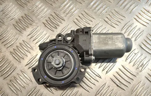 Hyundai ix35 Rear door window regulator motor 402353B