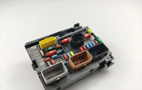 Citroen Berlingo Fuse box set 9675877980