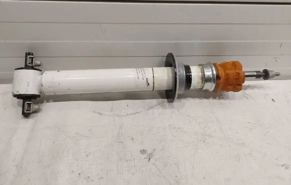 Chevrolet Silverado Front shock absorber/damper 84721657