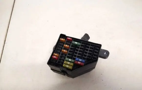 Volkswagen PASSAT B6 Fuse box set 3c1941824