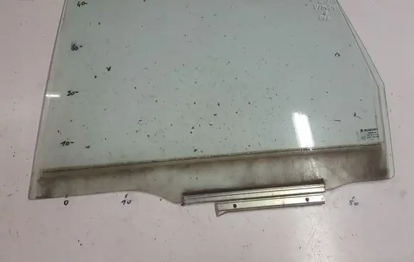 Suzuki Vitara (LY) Rear door window glass 