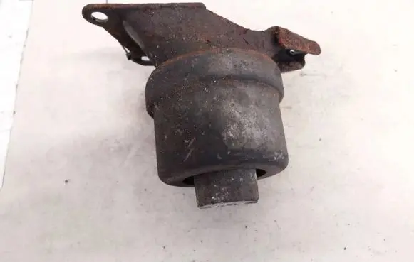 Volkswagen Transporter - Caravelle T5 Engine mount bracket