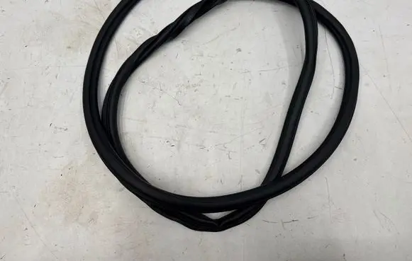 Porsche Cayenne (9Y0 9Y3) Rubber seal rear door 9Y3833721B