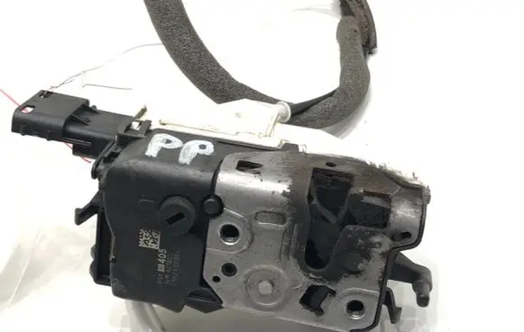 Peugeot Partner Front door lock 828405