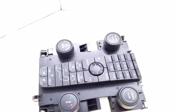 Volvo V50 Climate control unit 8697155