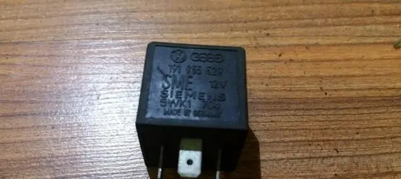 Volkswagen Golf II Other relay 191955529 5wk1704