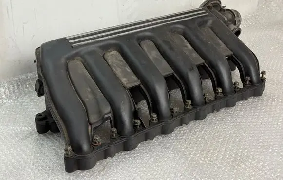 BMW 5 E39 Intake manifold 2247439