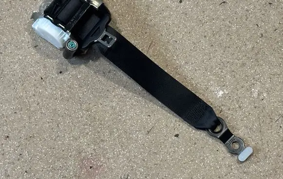 Rear seatbelt