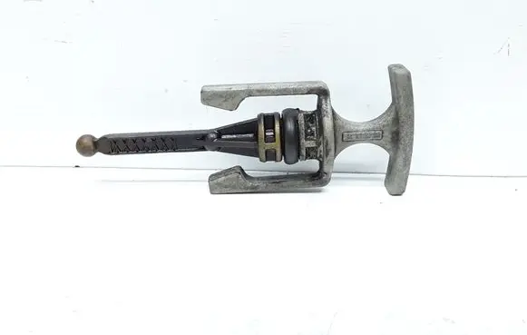 Volvo S60 Oil level dip stick 31303038