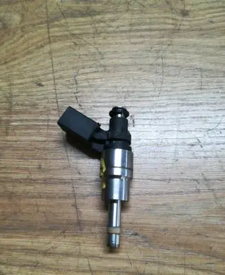 Audi A3 S3 8P Fuel injector 0261500014