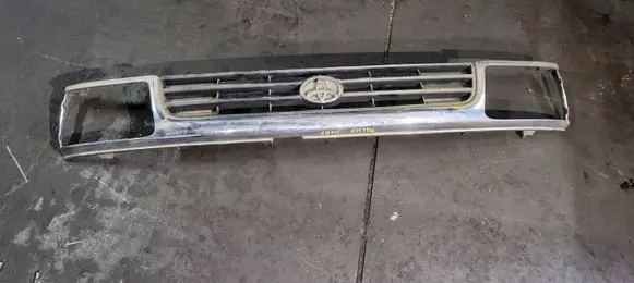 Toyota Hilux (N80, N90, N100, N110) Front bumper upper radiator grill 5310035210