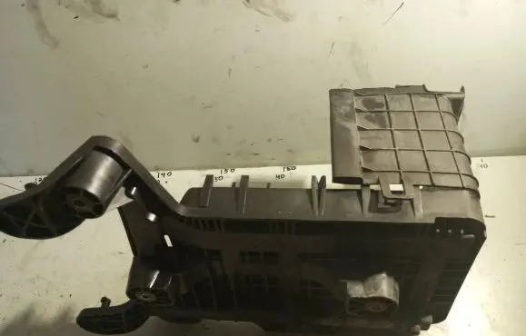 Volkswagen PASSAT B6 Battery box tray 1K0915333B