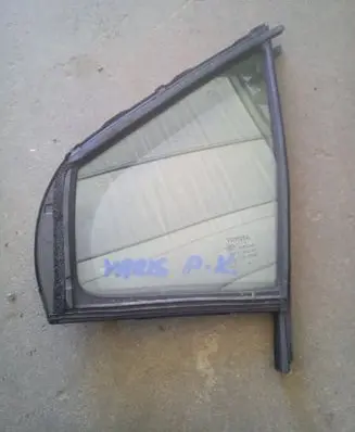 Toyota Yaris Front door vent window glass four-door 