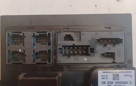 Mercedes-Benz E W211 SAM control unit A2115457301 20403134