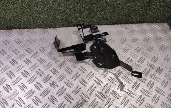 Peugeot 3008 II Other engine bay part 9824024480