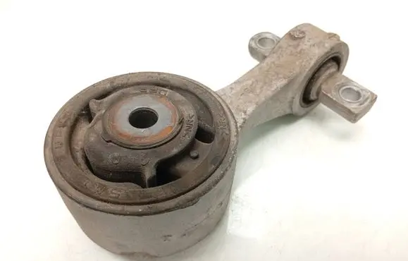 Honda Civic Engine mount bracket