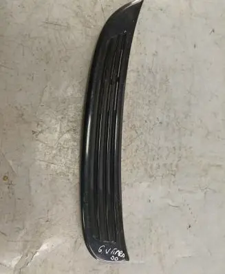 Suzuki Grand Vitara I Rear side glass trim 7711065D
