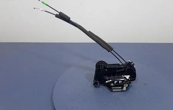 Toyota Camry Front door lock 00626034