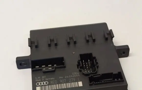 Audi A4 S4 B7 8E 8H Comfort/convenience module 8E0907279L